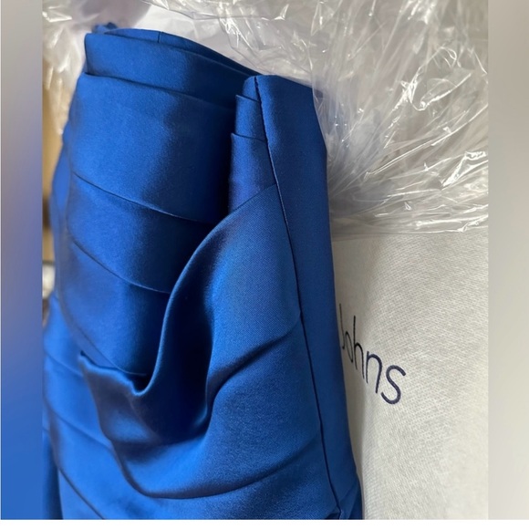 Stunning Frascara Evening Gown. All details of size are in attached photos - Picture 7 of 16